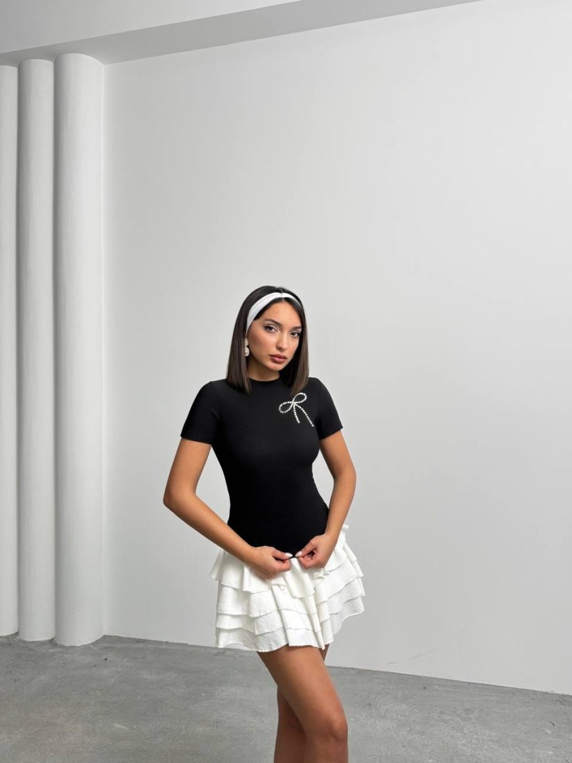T-shirt με πέρλες