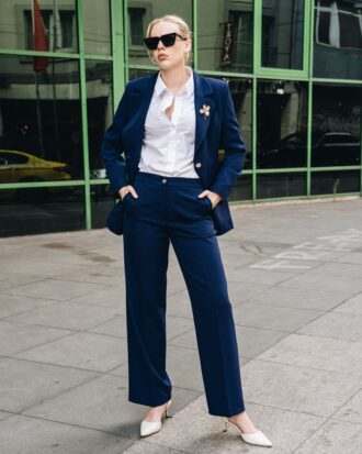 Κομψό Γυναικείο Σακάκι & Παντελόνι – Navy Chic Set 25118 2 Κομψό Γυναικείο Σακάκι & Παντελόνι – Navy Chic Set 25118 Σε εκπληκτικές τιμές Μόνο στο FMBoutique 2