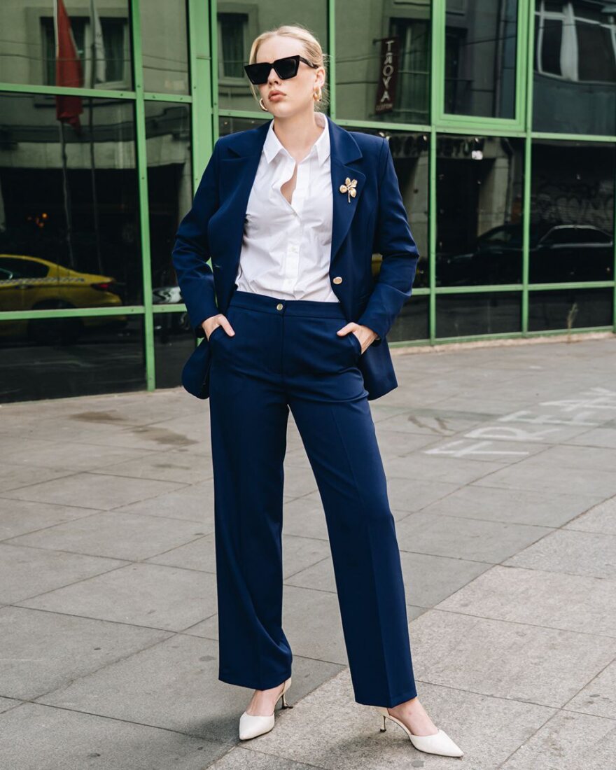 Κομψό Γυναικείο Σακάκι & Παντελόνι – Navy Chic Set 25118 2 Κομψό Γυναικείο Σακάκι & Παντελόνι – Navy Chic Set 25118 Σε εκπληκτικές τιμές Μόνο στο FMBoutique 2