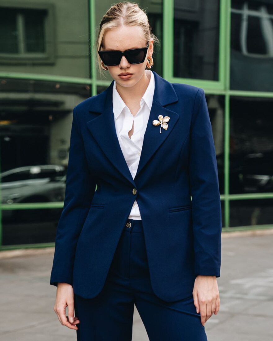 Κομψό Γυναικείο Σακάκι & Παντελόνι – Navy Chic Set 25118 3 Κομψό Γυναικείο Σακάκι & Παντελόνι – Navy Chic Set 25118 Σε εκπληκτικές τιμές Μόνο στο FMBoutique 3