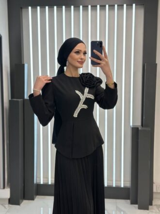 Κομψό Μαύρο Σετ με Πλισέ Φούστα και Λεπτομέρεια Τριαντάφυλλο 2558 2 Κομψό Μαύρο Σετ με Πλισέ Φούστα και Λεπτομέρεια Τριαντάφυλλο 2558 Σε εκπληκτικές τιμές Μόνο στο FMBoutique 2