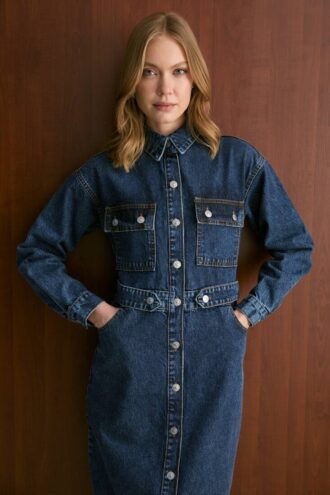 Midi Denim Φόρεμα με Κουμπιά και Τσέπες – Μπλε 8006 2 Midi Denim Φόρεμα με Κουμπιά και Τσέπες – Μπλε 8006 Σε εκπληκτικές τιμές Μόνο στο FMBoutique 2